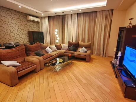 Elan №6362698 - Bakı, 28 May m., 4 otaqlı, 200 m², 3/15 mərtəbə