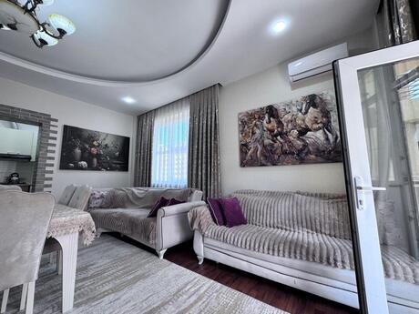 2-комнатная квартира, 92 м², 28 May: 300 000 ₼ 3