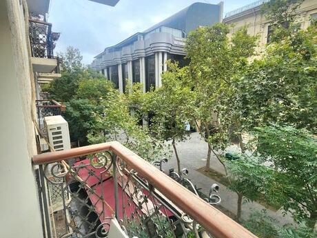 Elan №6362948 - Bakı, Sahil m., 2 otaqlı, 70 m², 3/5 mərtəbə