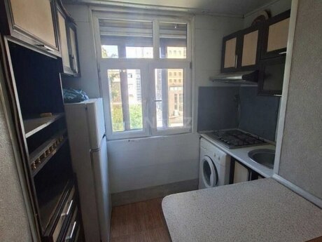 2 otaqlı köhnə tikili - Elmlər Akademiyası m. - 45 m²
