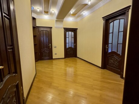 3 otaq · 136 m² · 9/16 mərtəbə, Memar Əcəmi