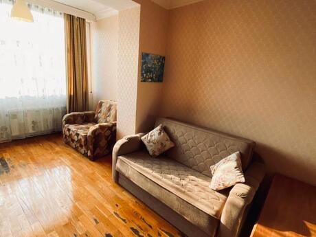 2 otaqlı köhnə tikili - Elmlər Akademiyası m. - 60 m²