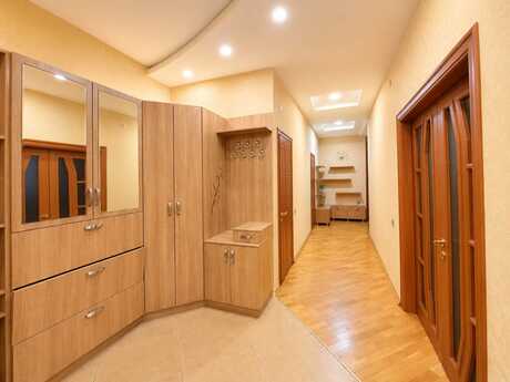 3-комн. новостройка - м. Элмляр Академиясы - 145 м²