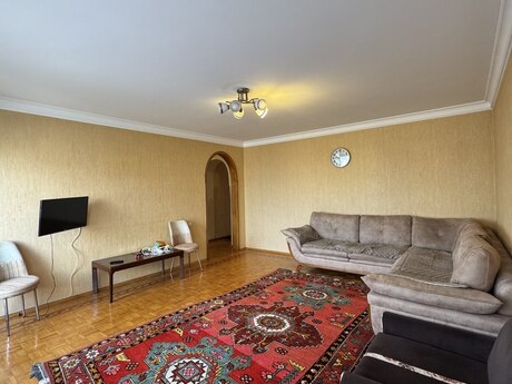 3 otaqlı köhnə tikili - Elmlər Akademiyası m. - 105 m²
