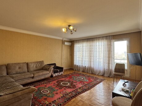 3 otaqlı köhnə tikili - Elmlər Akademiyası m. - 105 m²