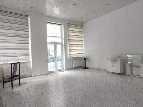 1 otaqlı ofis - İnşaatçılar m. - 60 m²