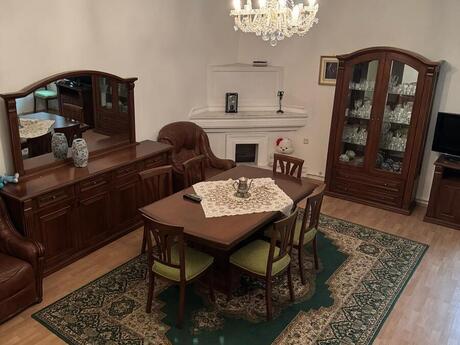 3 otaqlı həyət evi/bağ evi - İçəri Şəhər m. - 141 m²