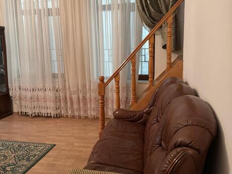3 otaqlı həyət evi/bağ evi - İçəri Şəhər m. - 141 m²