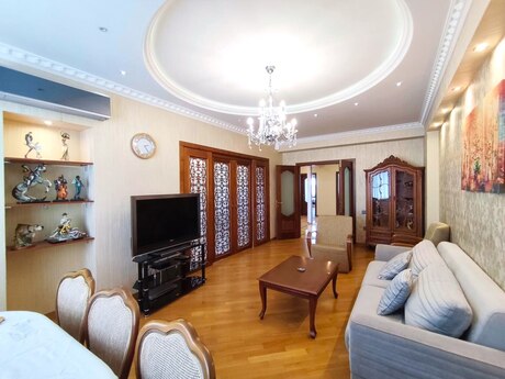 Elan №6364874 - Bakı, Nəsimi r., 2 otaqlı, 100 m², 8/19 mərtəbə