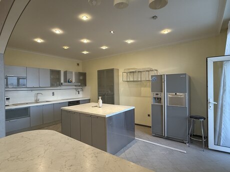 3 otaqlı mənzil, 153 m², 28 May: 600 000 ₼ 3