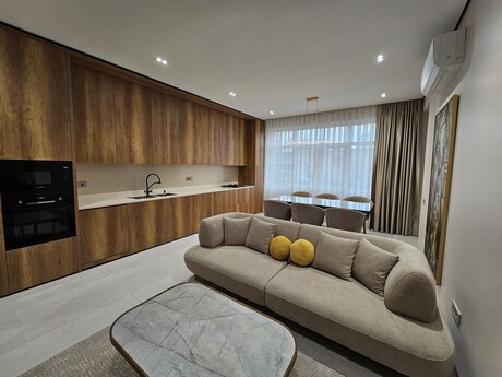 3-комн. новостройка - м. 28 мая - 108 м²