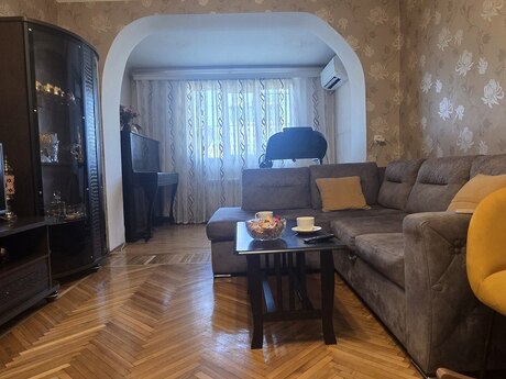 2-комн. вторичка - м. Иншаатчылар - 60 м²