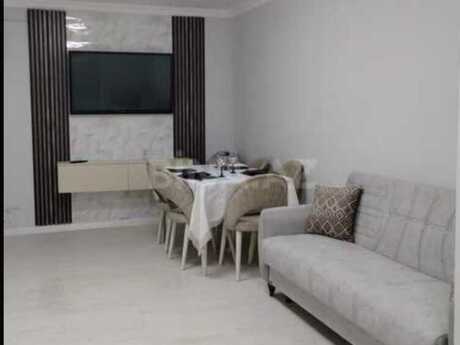 2-комн. вторичка - м. Элмляр Академиясы - 70 м²