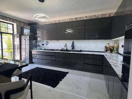 4 otaqlı həyət evi/bağ evi - Buzovna q. - 300 m²
