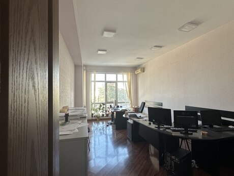 3-комн. новостройка - м. Иншаатчылар - 145 м²