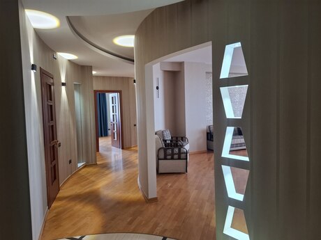 3-комн. новостройка - м. 28 мая - 180 м²