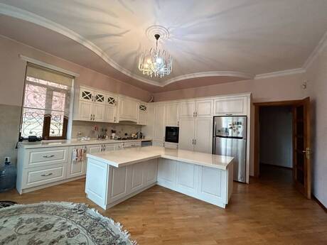 10 otaqlı həyət evi/bağ evi - Nəsimi m. - 830 m²