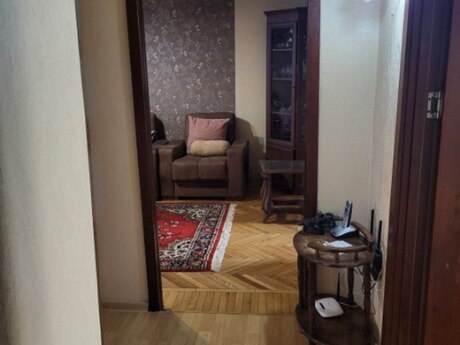 3-комн. вторичка - м. Элмляр Академиясы - 90 м²