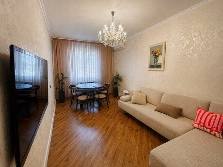 3-комн. вторичка - м. 20 января - 80 м²