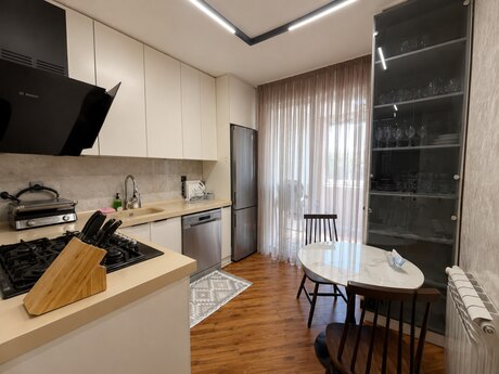 3-комн. вторичка - м. 20 января - 80 м²