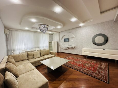 3-комн. новостройка - м. Низами - 146 м²