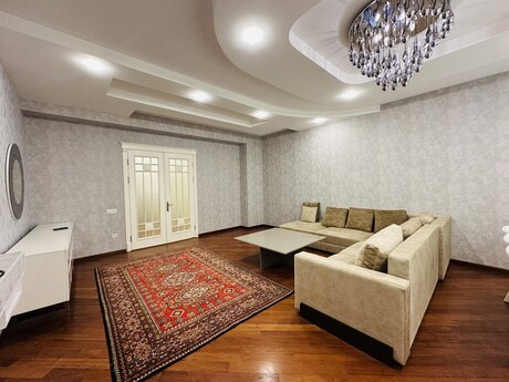 3-комн. новостройка - м. Низами - 146 м²