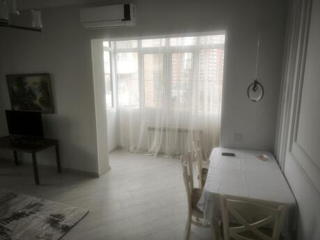 2 otaqlı köhnə tikili - Azadlıq Prospekti m. - 52 m²