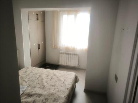 2 otaqlı köhnə tikili - Azadlıq Prospekti m. - 52 m²