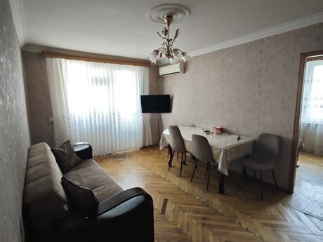 2-комн. вторичка - м. 8 ноября - 60 м²