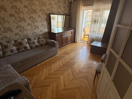 3 otaqlı köhnə tikili - Elmlər Akademiyası m. - 90 m²