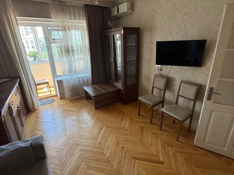 3 otaqlı köhnə tikili - Elmlər Akademiyası m. - 90 m²