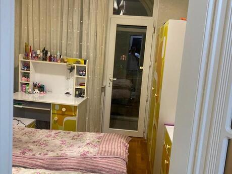 3-комн. новостройка - м. Автовокзал - 64 м²