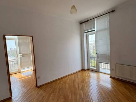 Elan №6366810 - Bakı, 28 May m., 3 otaqlı, 75 m², 4/4 mərtəbə