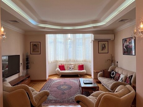 6-комнатная квартира, 220 м², Elmlər Akademiyası: 470 000 ₼ 2