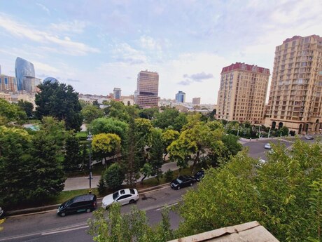 8 otaqlı mənzil, 280 m², 28 May: 575 000 ₼ 2