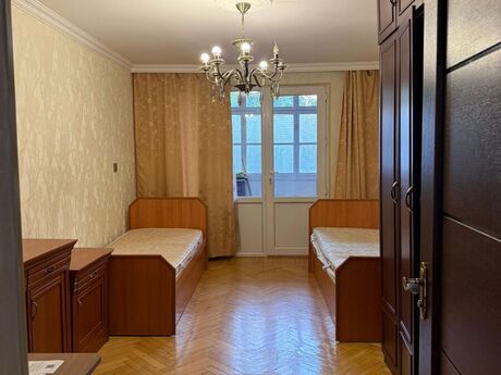 3 otaqlı köhnə tikili - Elmlər Akademiyası m. - 80 m²