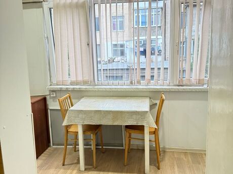 3 otaqlı köhnə tikili - Elmlər Akademiyası m. - 80 m²