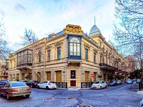 Elan №6367319 - Bakı, Sahil m., 2 otaqlı, 50 m², 1/3 mərtəbə