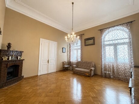 5-room apartment for rent, 190 m², İçəri Şəhər: 2 500 ₼/mo 5