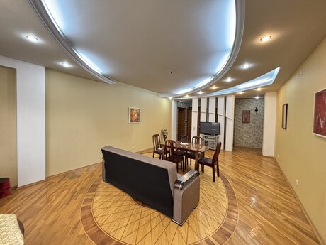 Elan №6367419 - Bakı, 28 May m., 3 otaqlı, 142 m², 11/17 mərtəbə