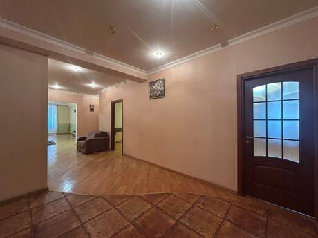 Kirayə 4 otaqlı mənzil, 210 m², Nəsimi: 1 200 ₼/ay 3