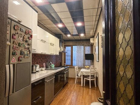 5 otaqlı mənzil, 210 m², 28 May: 690 000 ₼ 4