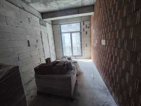 4-комн. новостройка - м. 28 мая - 242 м²