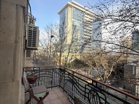 Elan №6367548 - Bakı, 28 May m., 5 otaqlı, 210 m², 3/4 mərtəbə