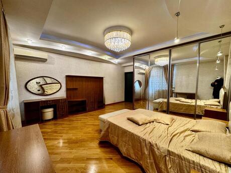 3-комн. новостройка - м. Иншаатчылар - 145 м²