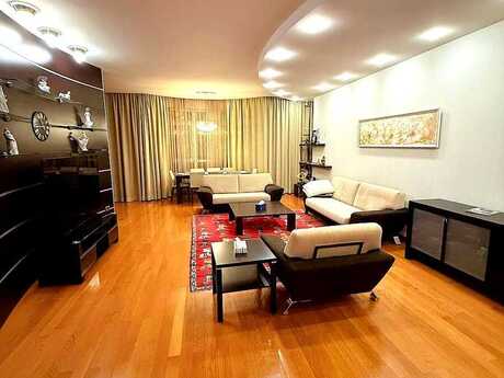4 otaq · 206 m² · 11/18 mərtəbə, 28 May