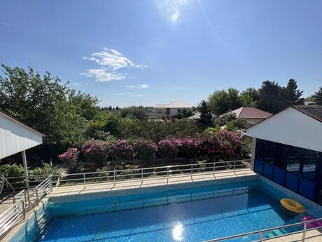 9 otaqlı həyət evi/bağ evi - Novxanı q. - 420 m²