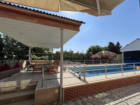 9 otaqlı həyət evi/bağ evi - Novxanı q. - 420 m²