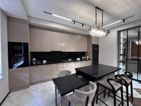 3 otaqlı yeni tikili - Ağ şəhər q. - 130 m²