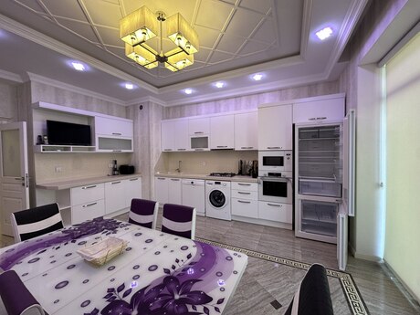 4 otaqlı yeni tikili - Ağ şəhər q. - 160 m²